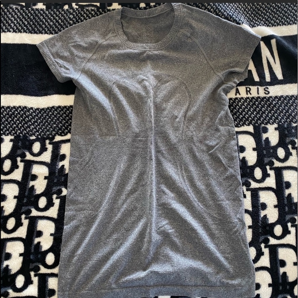 Lululemon Swiftly Tech shirt size 8